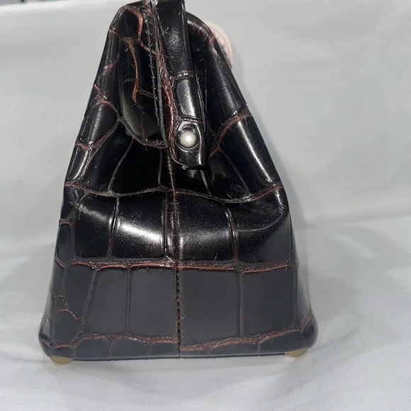 Flying Horse Doctor Elegant Crocodile Pattern Handbag - Picture 5 of 13